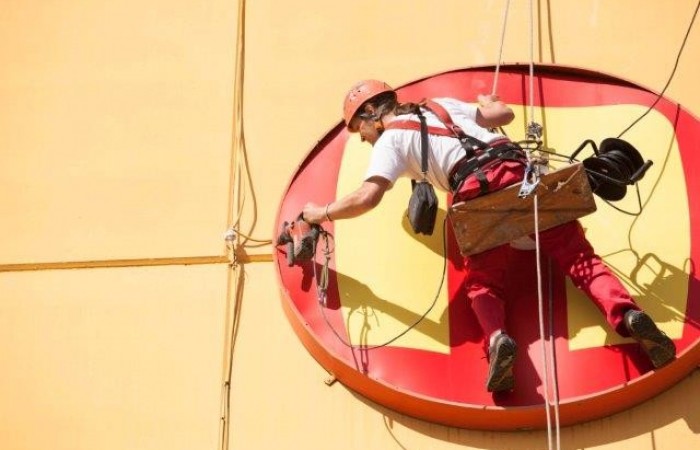 RETIRADA DE LOGOTIPO 1